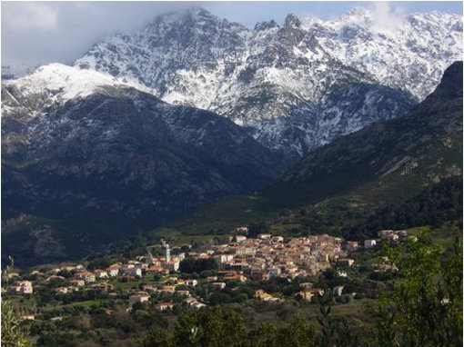 Location Appartement rdc au centre du village de Calenzana