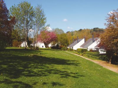 Bungalow  Hastiere pour  7 •   parking collectif 