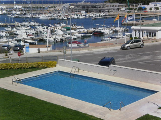 Flat in L'escala for   6 •   view on sea 