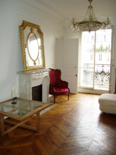 Chambre d'htes  Paris pour  2 •   avec balcon 