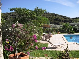 Chambre d'htes  Roquebrun pour  2 •   avec piscine prive 