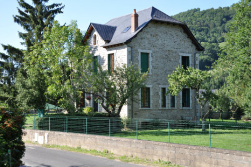 House in Sainte eulalie d'olt for   14 •   private parking 