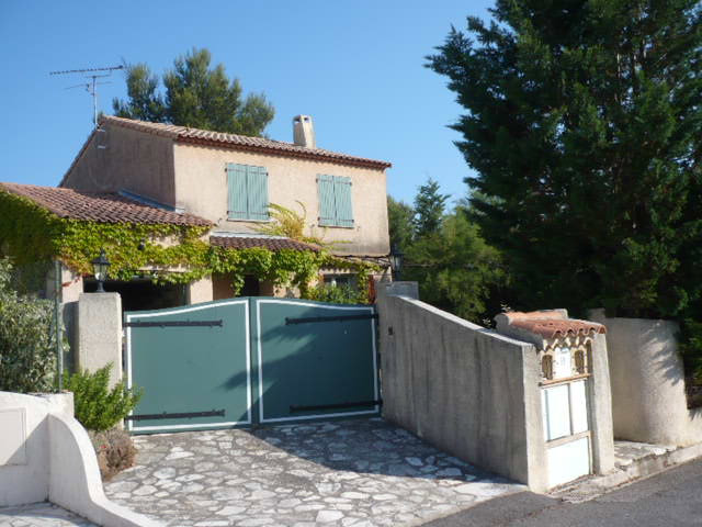 Haus in Roquebrune sur argens fr  7 •   3 Schlafzimmer 