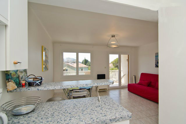 Flat in Les lecques for   4 •   private parking 