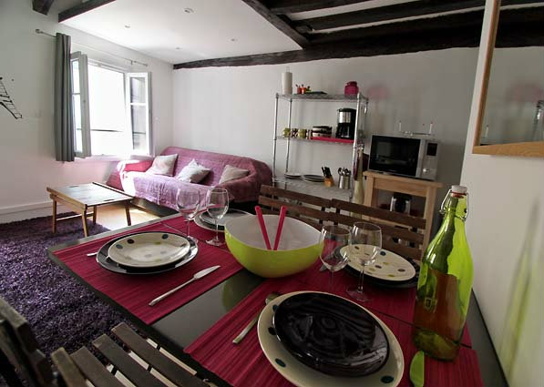 Studio in Paris for   4 •   parking 