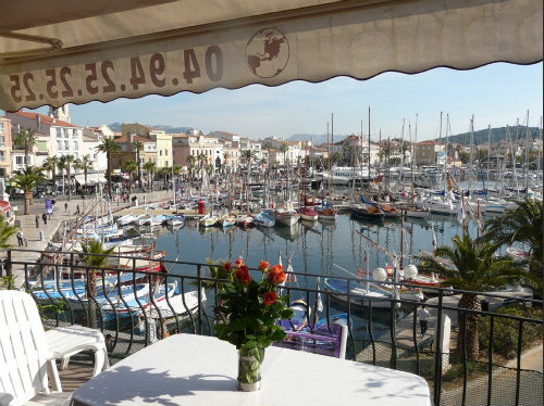 Appartement  Sanary-sur-mer pour  4 •   3 toiles 