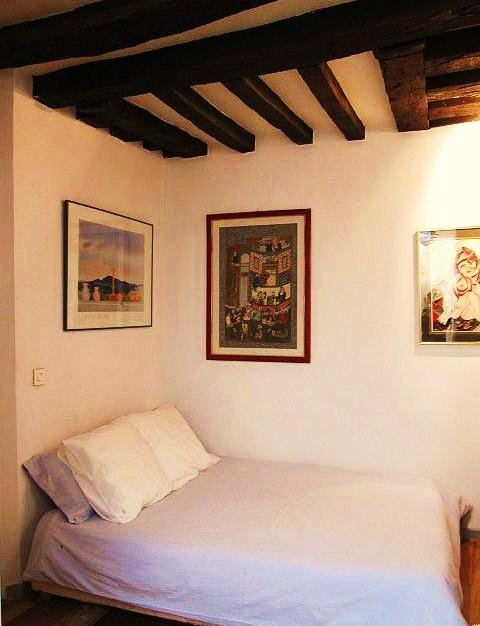 Studio in Paris - Vacation, holiday rental ad # 29517 Picture #0