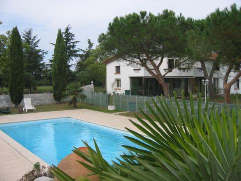 Gite  Castelnau d'estretefonds pour  10 •   avec piscine prive 