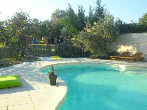 Gite in Villeneuve-ls-montral for   6 •   with shared pool 