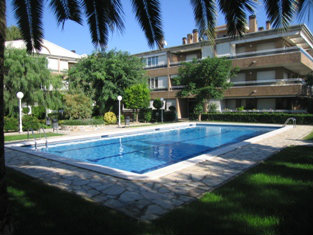 Apartamento en Cambrils para  6 •   con piscina compartida 