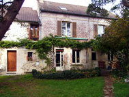 Maison  Monneville pour  4 •   cour 