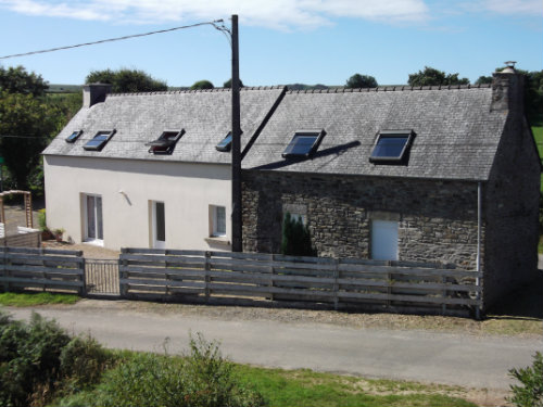 Maison  Plouneour menez pour  8 •   avec terrasse 