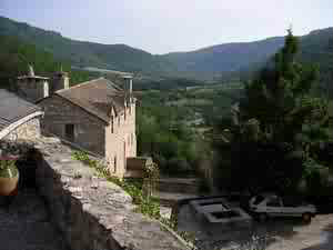 Gite  Nant pour  8 •   avec terrasse 