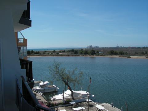 Flat in Rosas - Vacation, holiday rental ad # 31738 Picture #1