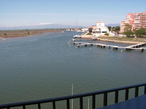 Flat in Rosas for   5 •   view on sea 