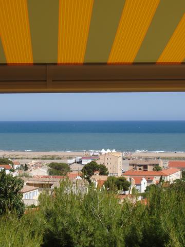 House in St pierre la mer for   6 •   view on sea 