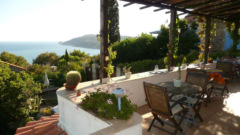 House in Ile du levant for   40 •   view on sea 