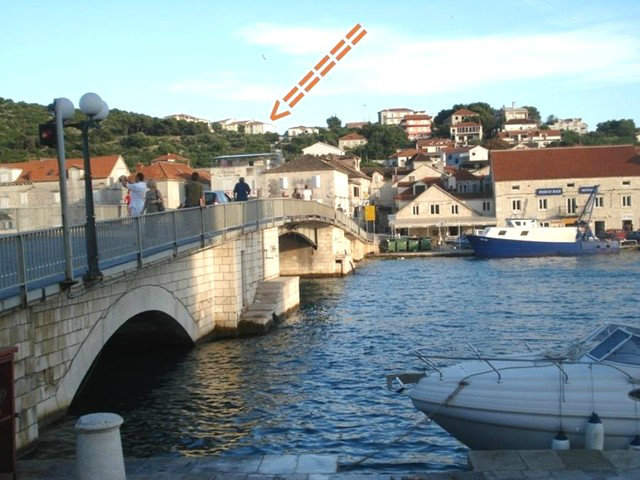 Trogir -    uitzicht op zee 