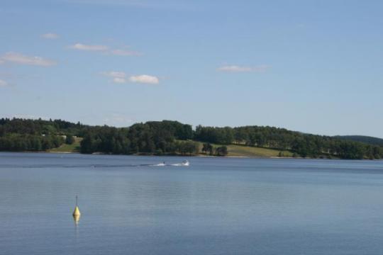 Royere de vassiviere -    vue sur lac 