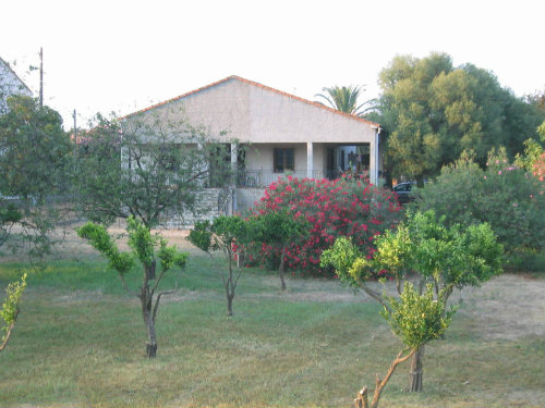 Maison  Ghisonaccia pour  10 •   avec terrasse 