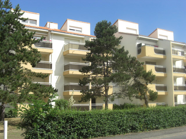 Flat in St brvin l'ocan for   5 •   private parking 