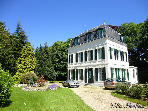 House in Honfleur for   8 •   private parking 