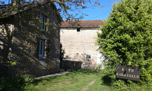 Gite in Saint jean d'alcapies for   4 •   animals accepted (dog, pet...) 