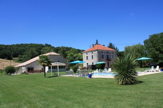 Gite  Roquecor - midi pyrnes - france pour  23 •   avec terrasse 