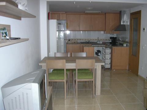 Flat in L'ampolla for   6 •   view on sea 