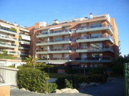 Flat in Sitges for   8 •   with shared pool 