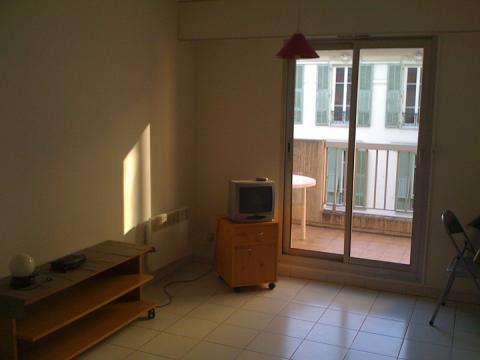 Studio in Nice - Vacation, holiday rental ad # 36129 Picture #2 thumbnail