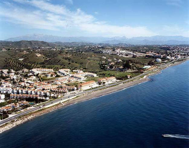 Casa en Benajarafe para  7 •   vista al mar 