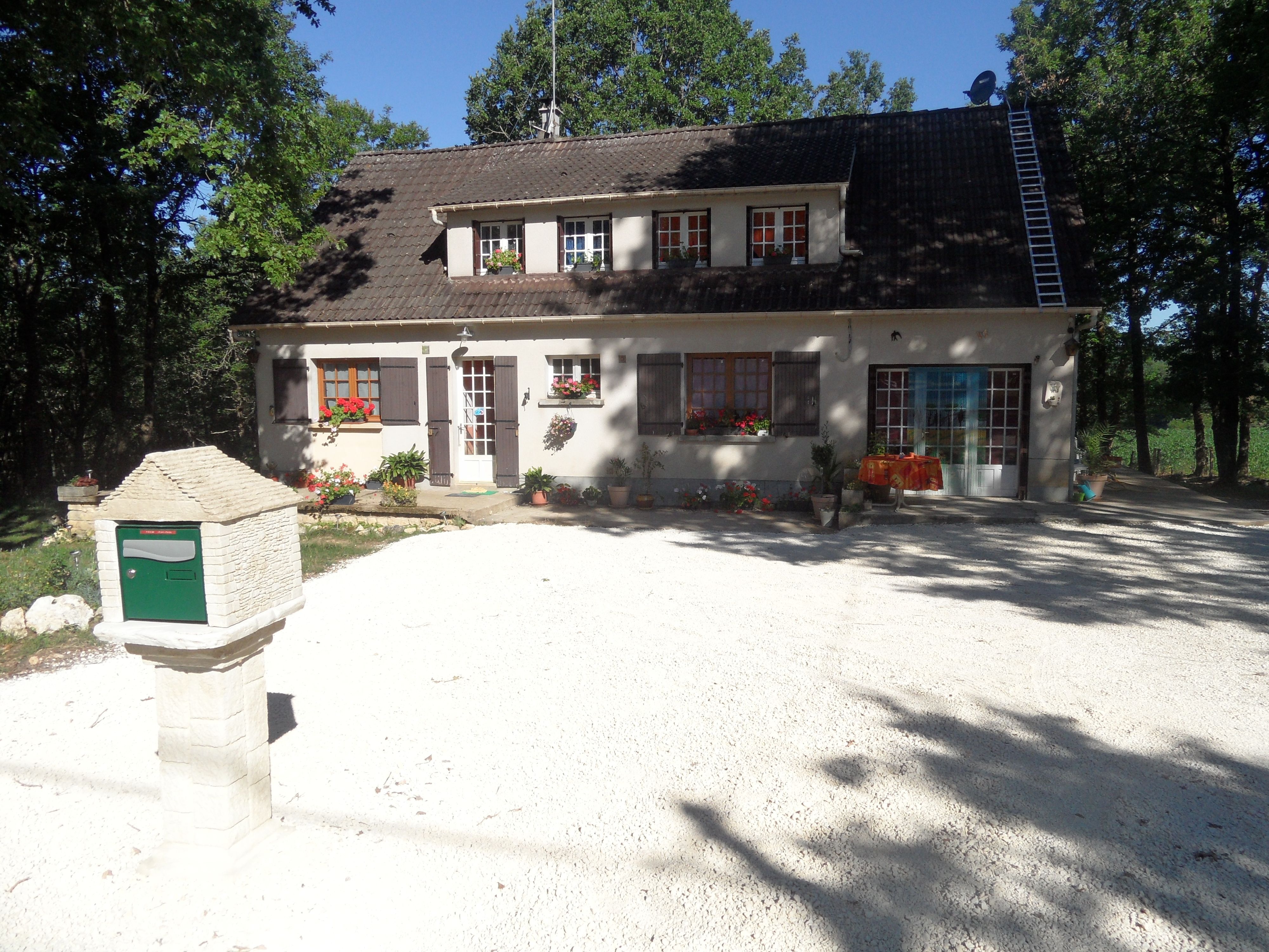 Maison  Borrze pour  9 •   avec terrasse 