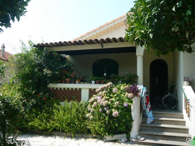 House in Juan-les-pins for   6 •   animals accepted (dog, pet...) 