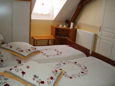 Bed and Breakfast in Saint saturnin sur loire for   6 •   3 bedrooms 