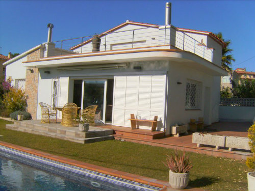 House in L'escala for   8 •   with private pool 