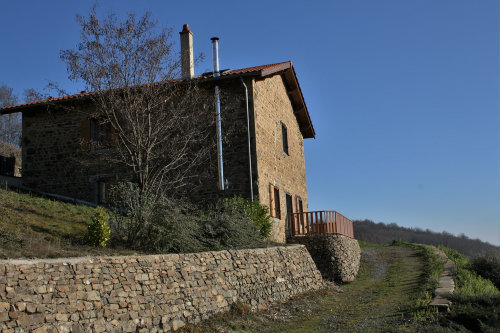 Maison à Beaujeu pour  9 •   avec terrasse 