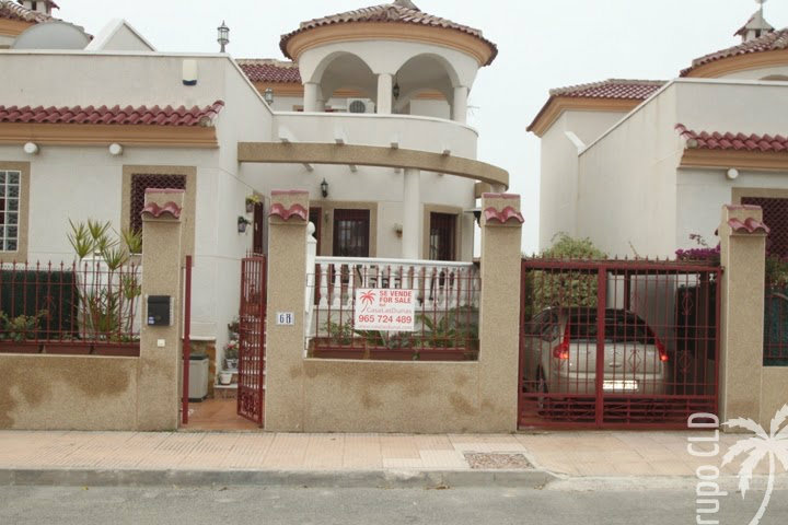 House in La marina for   6 •   private parking 