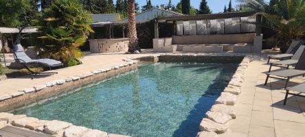 Casa rural en Orgon para  6 •   con piscina compartida 