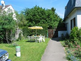 Gite  Le mesnil le roi pour  5 •   jardin 