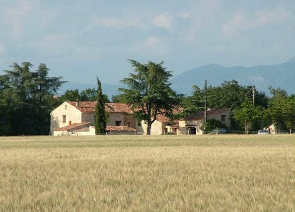 Bauernhof in Quinson fr  6 •   Haustiere erlaubt (Hund, Katze... ) 