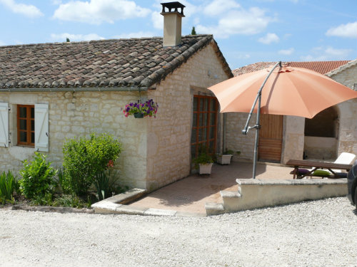 Gite in Saint-alauzie for   5 •   with shared pool 