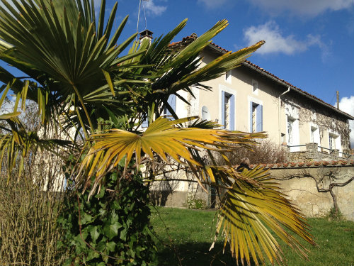 Casa rural en Brossac para  6 •   con piscina compartida 