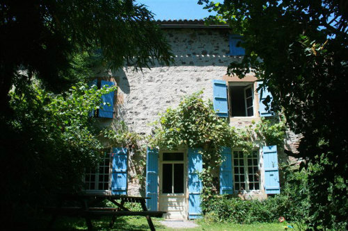 Gite  St germain de confolens pour  6 •   avec piscine partage 