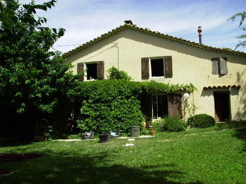 Farm in Gargas for   3 •   private parking 