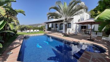 House in Estepona for   8 •   with private pool 