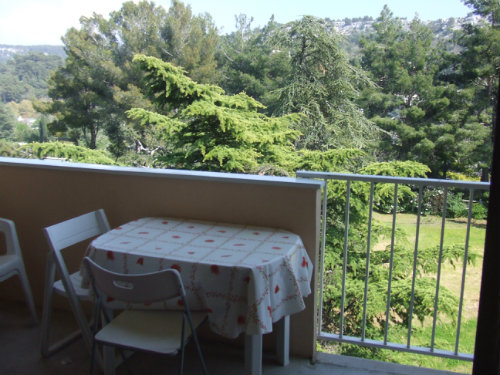 Studio  Carnoux en provence pour  3 •   avec balcon 