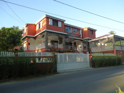 Maison  Morne a l'eau pour  8 •   avec terrasse 