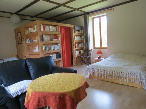 Chambre d'htes  Saint aubin le monial pour  3 •   animaux accepts (chien, chat...) 