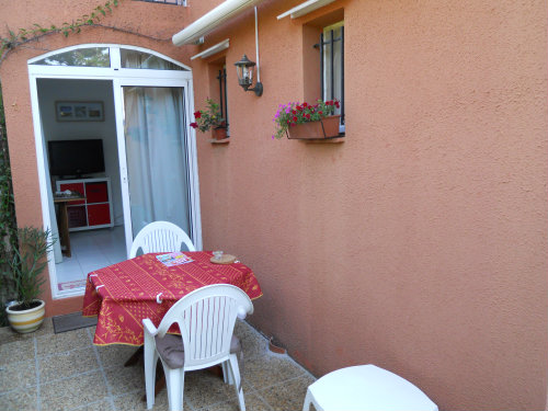 Appartement  La londe-les-maures (83250) pour  3 •   parking priv 